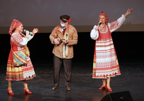 Лауреаты международных конкурсов выступили на праздничном концерте в киноклубе-музее "Эльдар"