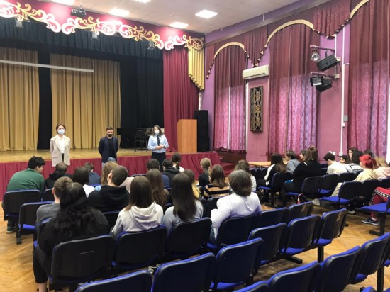 Председатель молодежной палаты Котловки рассказал учащимся школы №626 о проекте «ЗОЖ моего района»