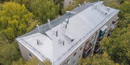 В 12 домах Теплого Стана отремонтируют крыши 