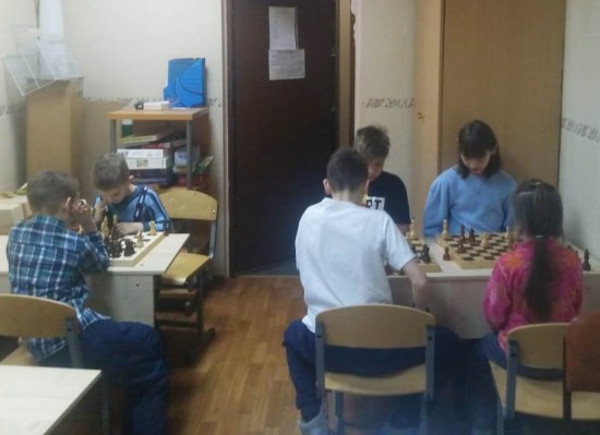 Юные шахматисты изучают новые приемы в центре «Обручевский»