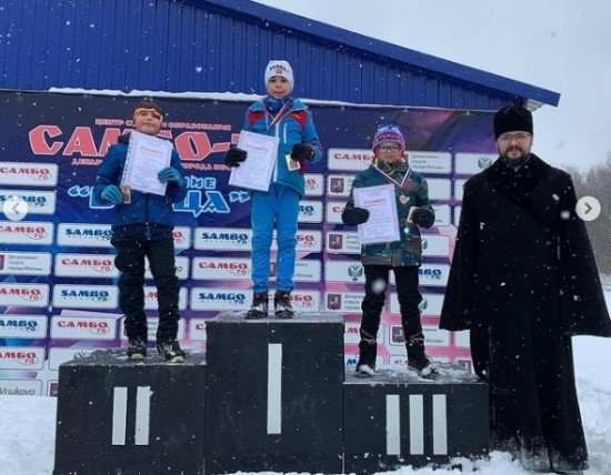 Спортсмены из Южного Бутова взяли несколько наград первой православной лыжной гонки «Бутовские старты»