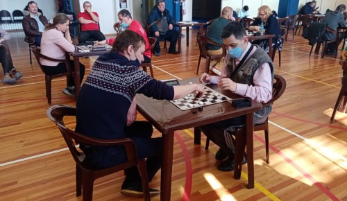 В окружных соревнованиях по шашкам приняли участи жители Обручевского района