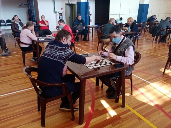 В окружных соревнованиях по шашкам приняли участи жители Обручевского района