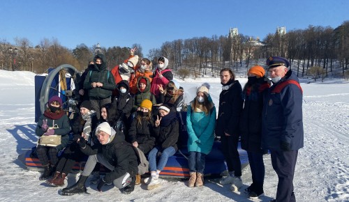 Спасатели напоминают московским школьникам правила поведения на водных объектах