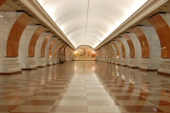 В Москве на радиальных ветках метро до конца 2025 года построят около 30 станций