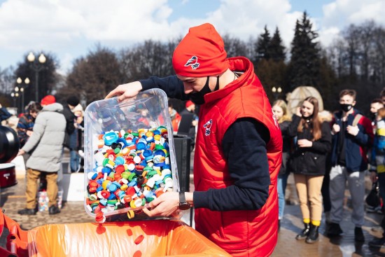 Активисты Котловки собрали более пяти килограмм пластиковых крышек для переработки