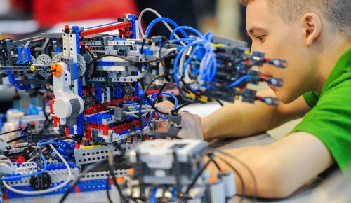 В Москве проведут соревнования среди юных конструкторов роботов — Сергунина