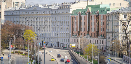 Первые за восемь лет облигации Москвы позволят избежать пиковых нагрузок на бюджет