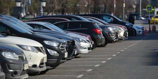 Жители Москвы стали покупать вдвое больше машино-мест