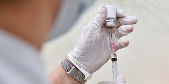 Клинические испытания проходит новое лекарство от коронавируса