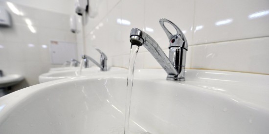 Из-за весеннего паводка в Москве усилили контроль качества питьевой воды