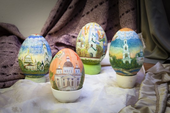 Долголеты Академического района приглашаются на мастер-класс по росписи пасхального яйца