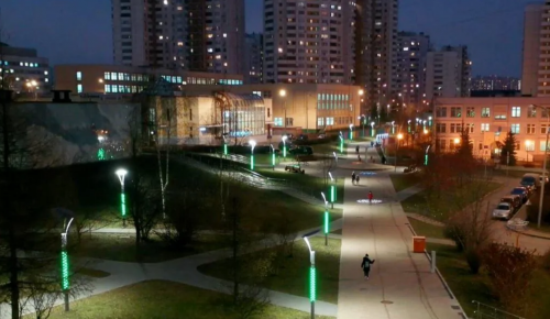 Один из самых красивых вечерних пешеходных маршрутов для прогулок расположен в Обручевском районе