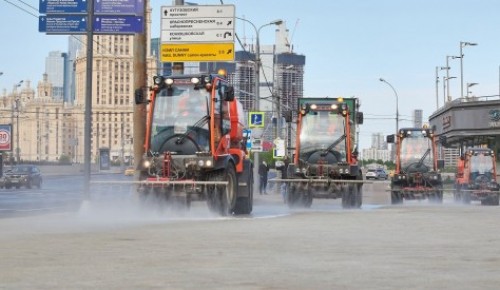 Генеральную уборку города ведут тысячи работников столичного ЖКХ