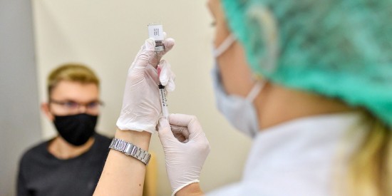 Пункты вакцинации от COVID-19 открылись в торговых центрах Москвы