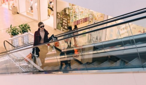 На Старокачаловкой улице реконструируют торговый центр