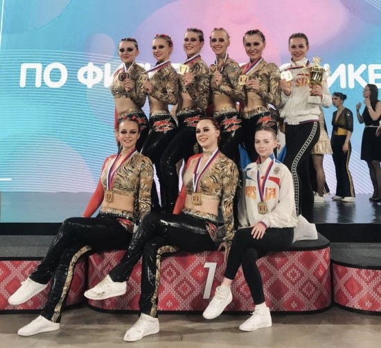Команда Губкинского университета на чемпионате России по фитнес-аэробике «Scarlet Roses»