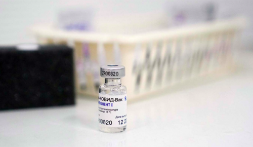 Более 4 тыс москвичей помогают медикам вакцинировать людей от коронавируса