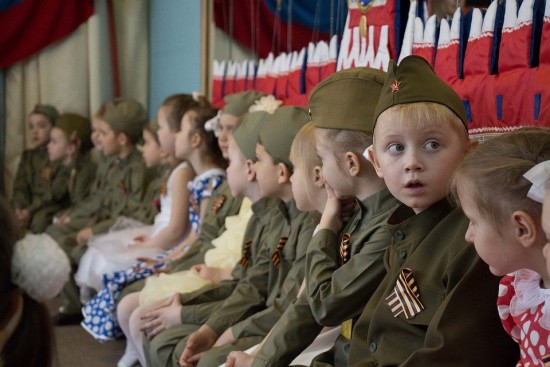 Дошкольники из Зюзина поздравили горожан с Днем Победы