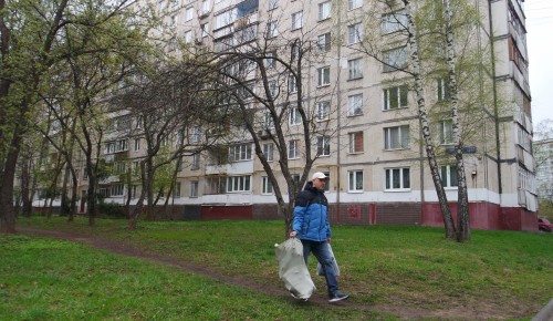 Двор на улице Одесской в Зюзине привели в порядок