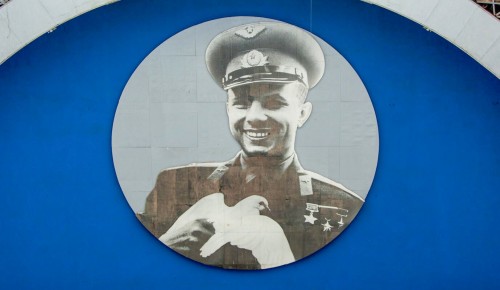 Сергунина: На ВДНХ вернули легендарный фотопортрет Юрия Гагарина