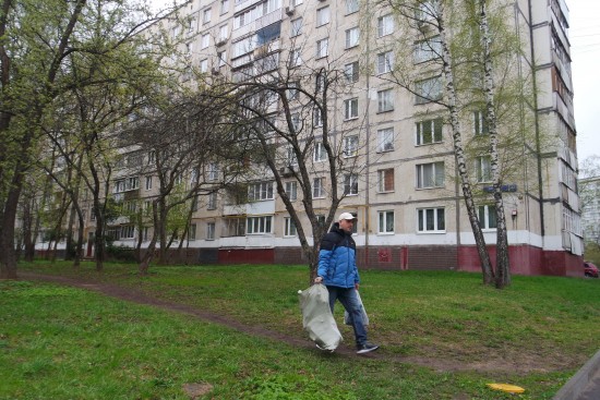 Двор на улице Одесской в Зюзине привели в порядок