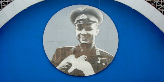 В центр «Космонавтика и авиация» на ВДНХ вернули знаменитый фотопортрет Гагарина