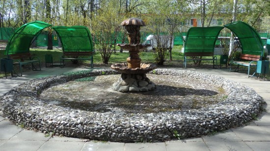 В Котловке включили фонтаны на Нагорной улице и Севастопольском проспекте