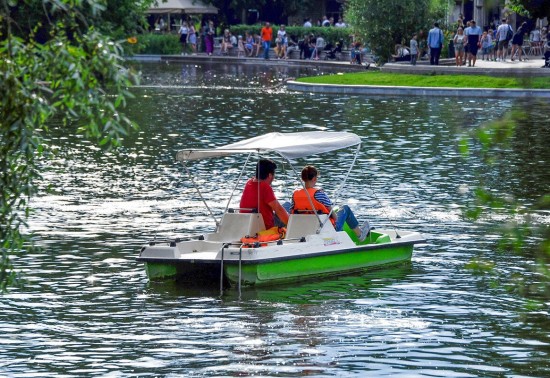 В Воронцовском парке стал доступен прокат лодок и катамаранов
