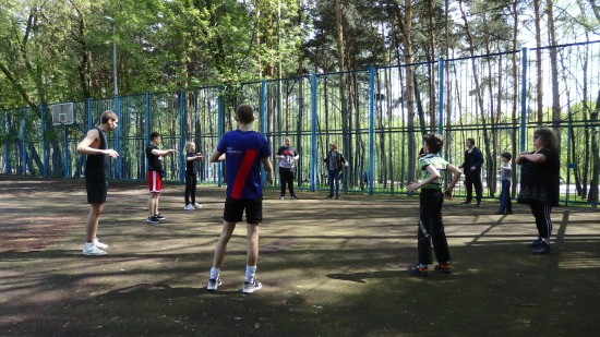 Жители Котловки приняли участие в еженедельной тренировке в парке “Сосенки”