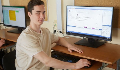 Школьник из ЮЗАО разработал приложение для изучение языка программирования