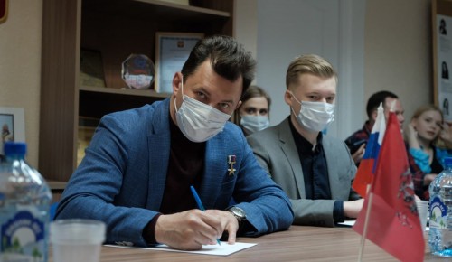Депутат ГД Романенко обсудил с директорами школ проблемы «продлёнки»