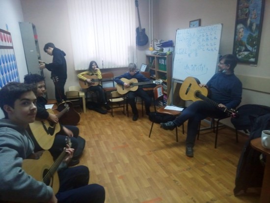 Воспитанники вокальной студии досугового центра «Обручевский» познакомились с песнями известных бардов