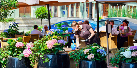 В Москве стало меньше нарушений при размещении летних кафе