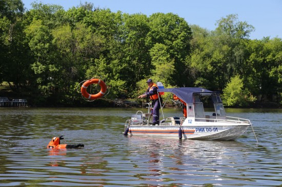 Московские спасатели на воде прошли проверку на готовность к летнему сезону