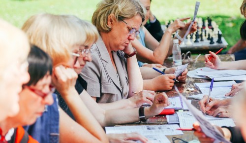 Жители ЮЗАО могут записаться в английский разговорный клуб в Воронцовском парке