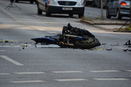 В Ломоносовском районе при столкновении с такси погиб мотоциклист