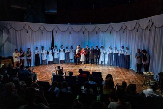 На малой сцене театра имени Наталии Сац поставили спектакль "Красная шапочка" по опере Цезаря Кюи