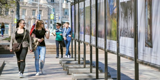 Сервис RUSSPASS подготовил фотовыставку на Цветном бульваре для москвичей и гостей столицы