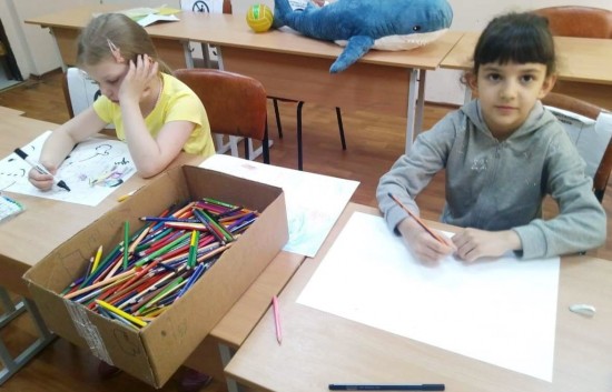 Юные художники из досугового центра «Обручевский» нарисовали иллюстрацию к стихотворению