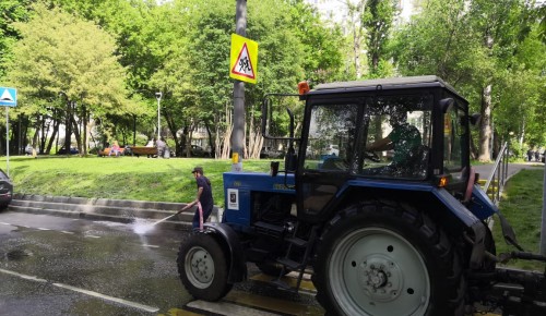 Коммунальщики Конькова наводят порядок на дорогах