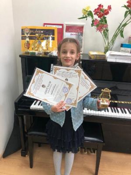 Ученица ДШИ "Юность" победила в V открытом окружном детском фестивале "Маленький пианист"