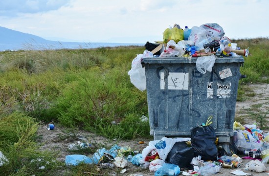 В экоцентре "Воробьёвы горы" рассказали об опасности мусора, оставленного на природных территориях