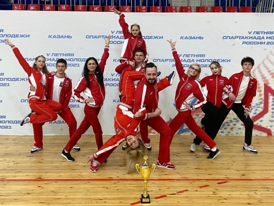 Воспитанники отделения «Севастопольский» стали серебряными призерами соревнований по акробатическому рок-н-роллу