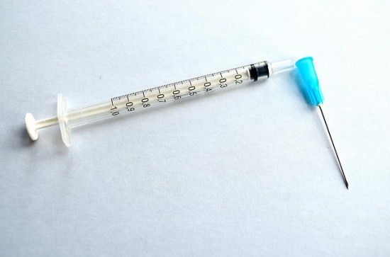 Жители Академического района могут пройти вакцинацию в двух поликлиниках