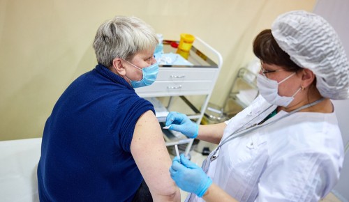 Собянин заявил, что сделавшие прививку давно могут быть подвержены новому штамму