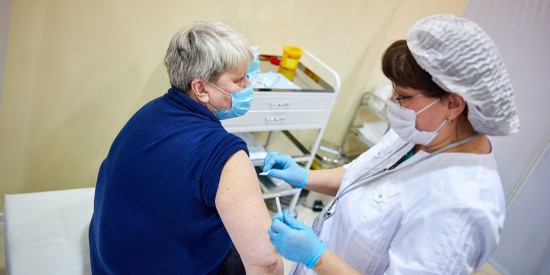 В Депздраве начались проверки сообщений о незаконной выдаче сертификатов о вакцинации