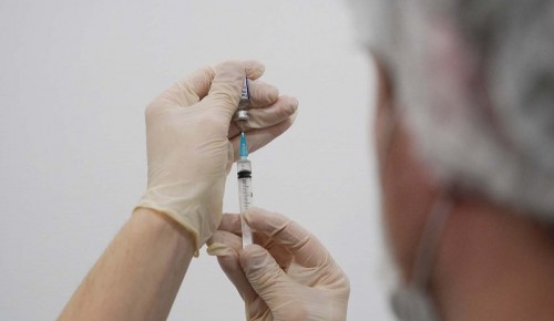 В Москве врачи развеяли мифы о вакцинации от COVID-19
