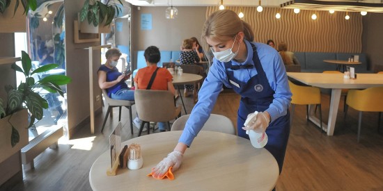 В Москве уточнили правила посещения кафе и ресторанов для детей и подростков