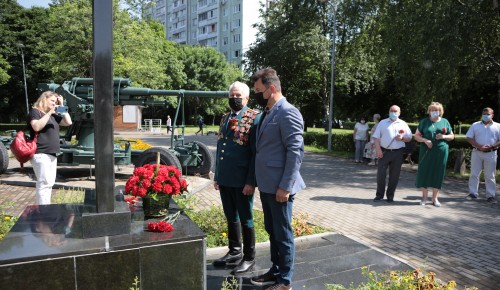 Романенко почтил память погибших в Великой Отечественной войне
